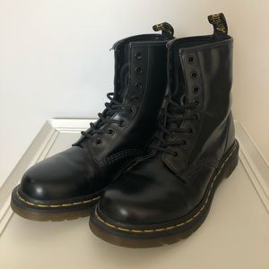 BASICALLY NEW DR. MARTENS - Size 7